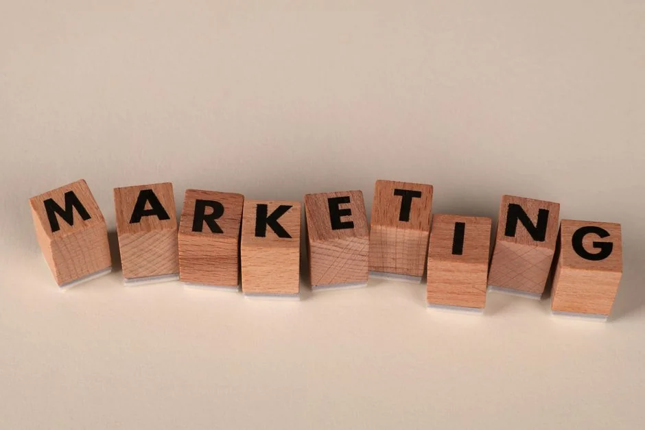 Représentation visuelle de la stratégie de marque, de l’identité et du marketing.